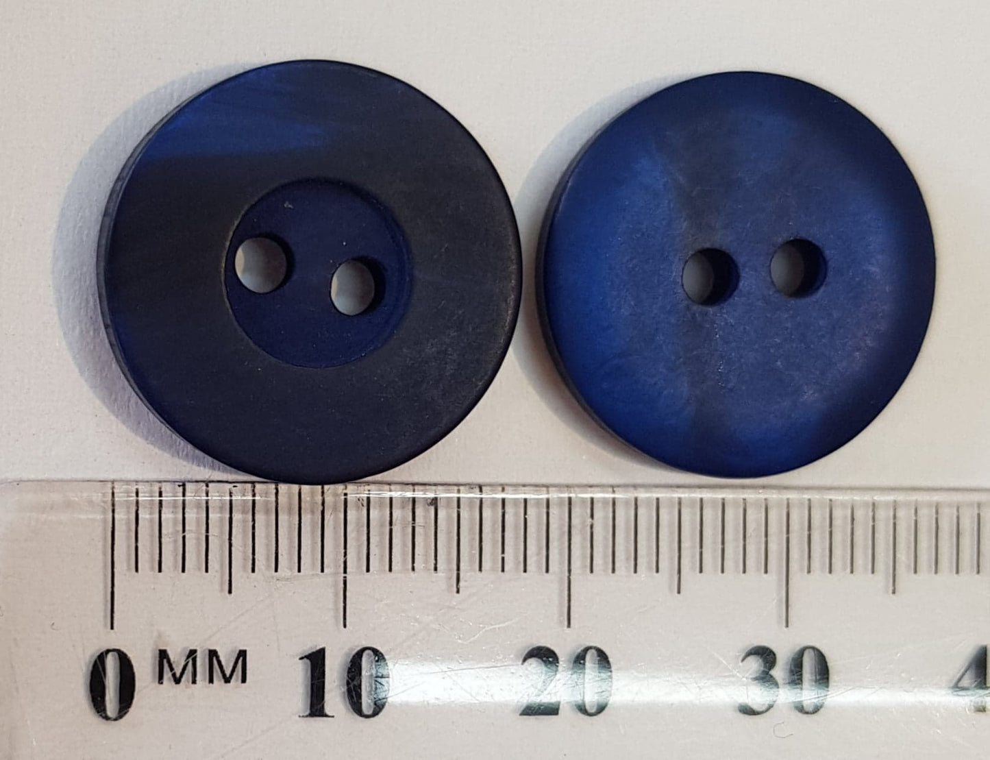 Matt Variegated flat 18mm button