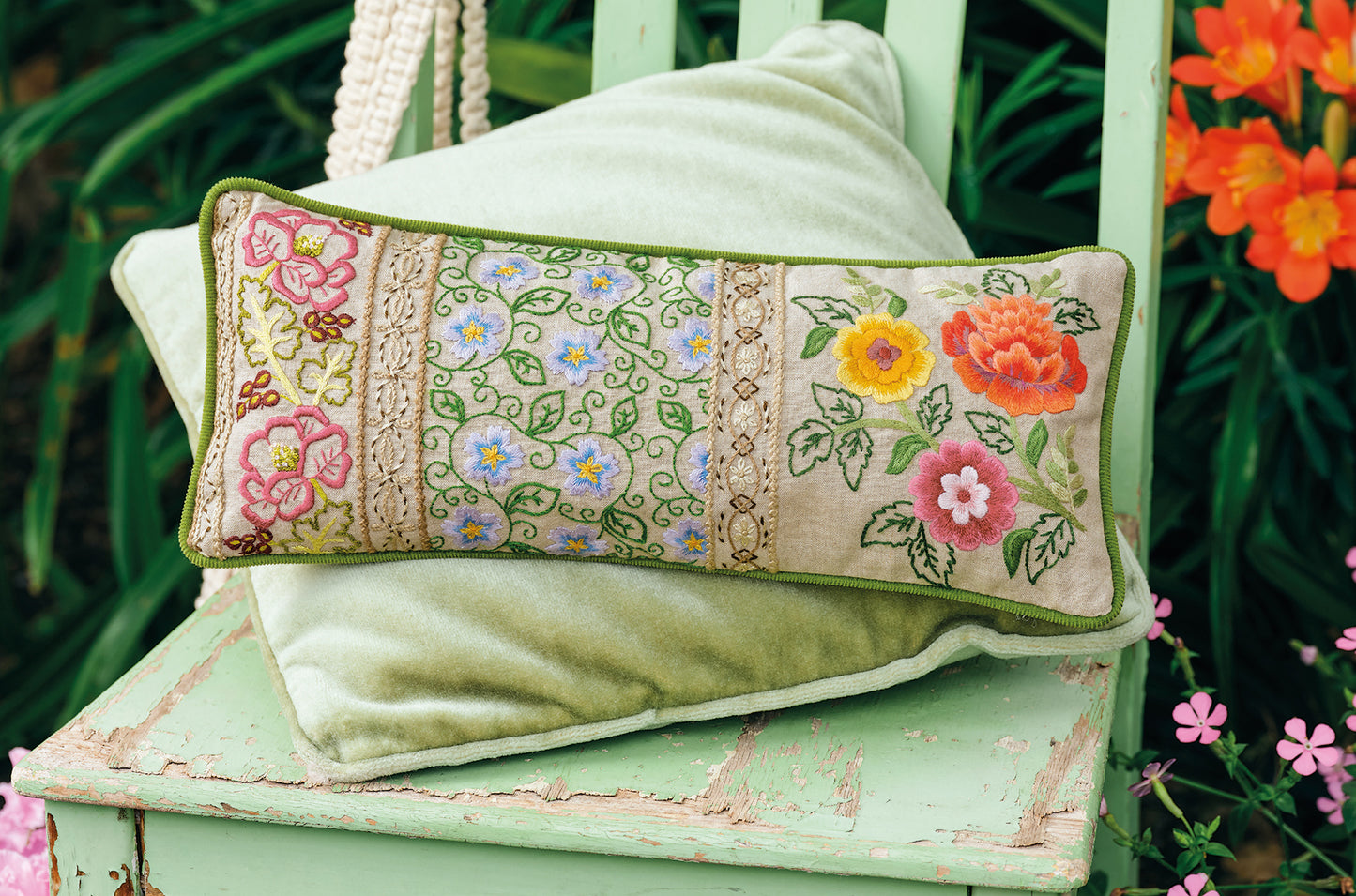Inspirations Issue 115 - Delicate Stitches
