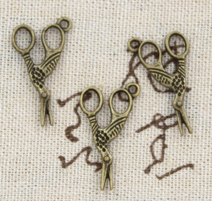 Scissors Charm 28mm