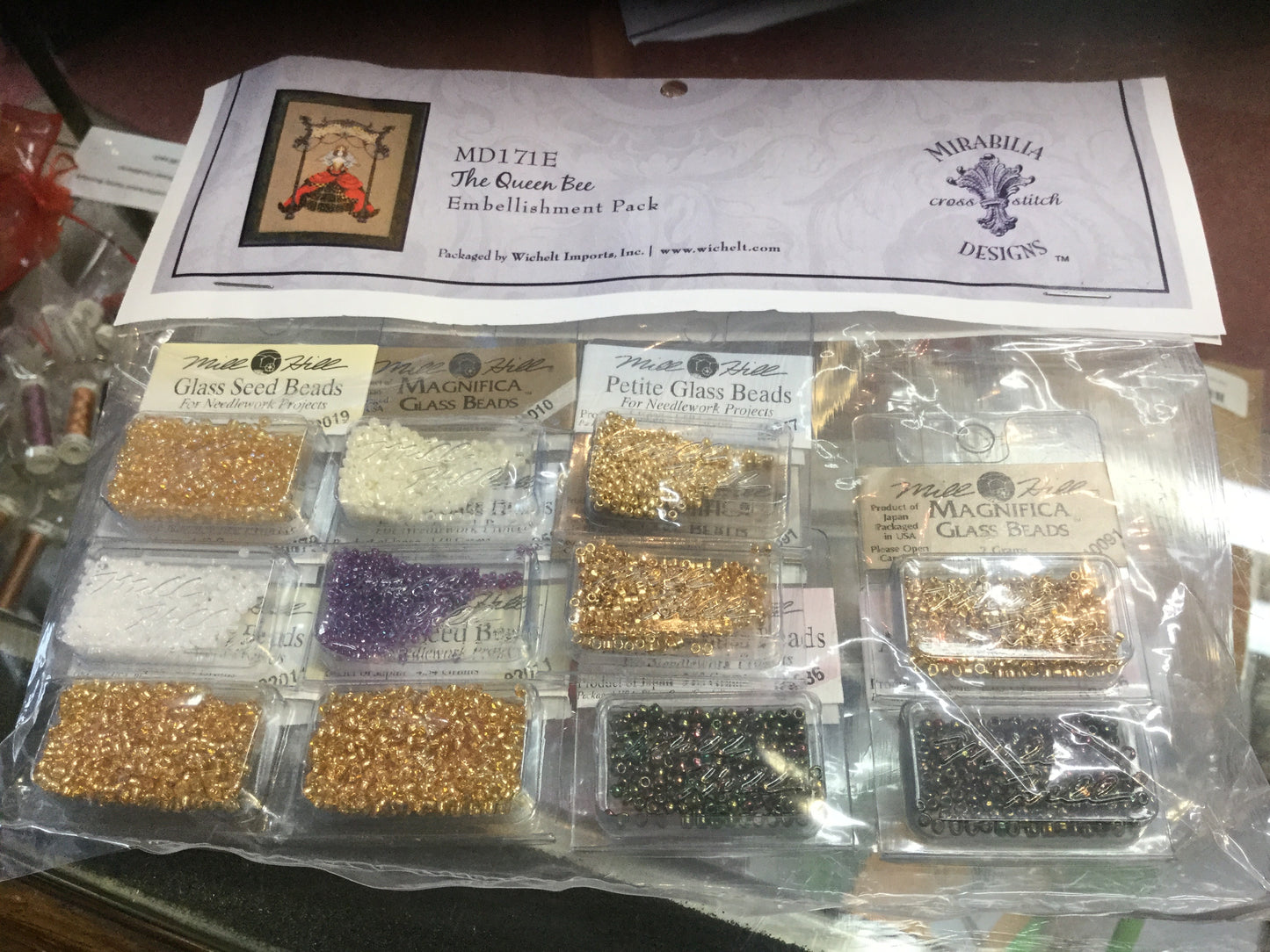 The Queen Bee -Mirabilia Designs #171