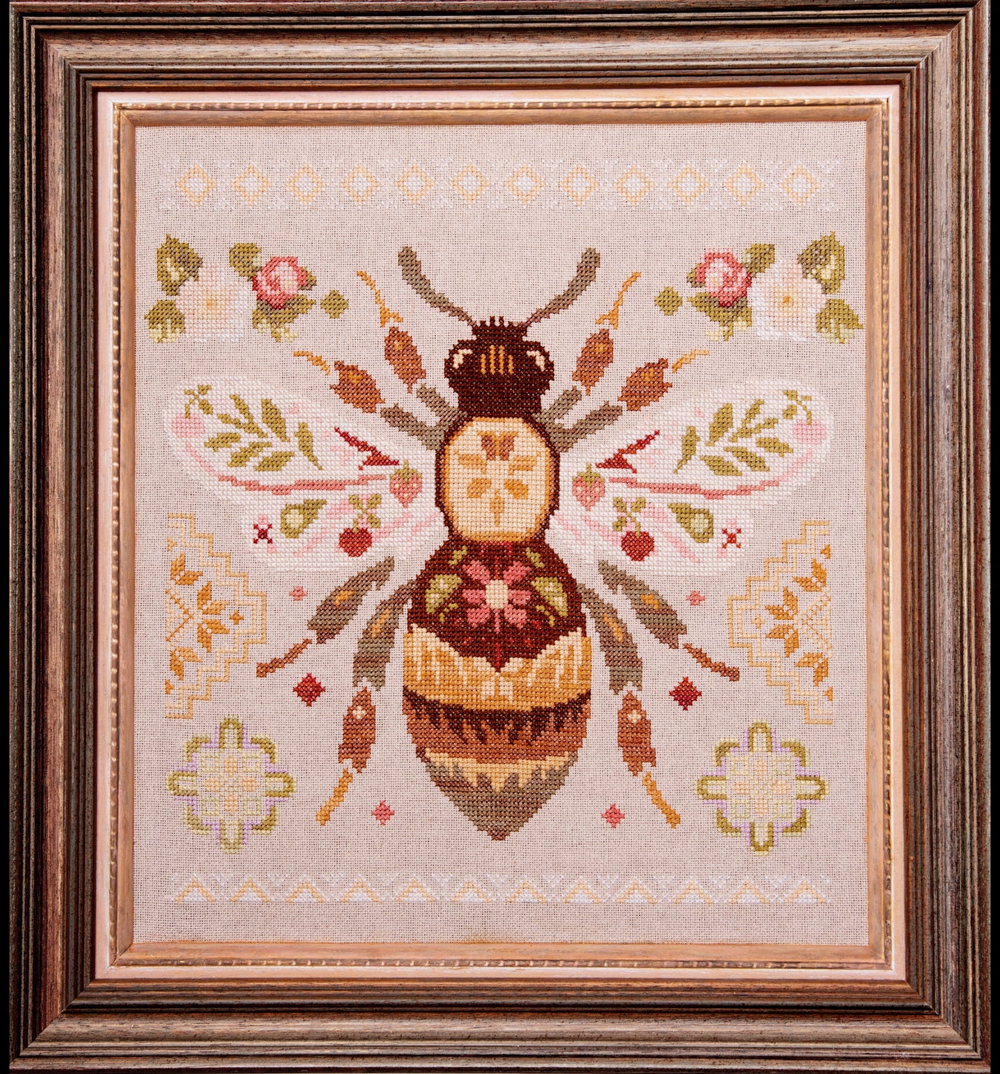 Queen Bee - Cross Stitch Pattern by Samplers & Primitives PREORDER