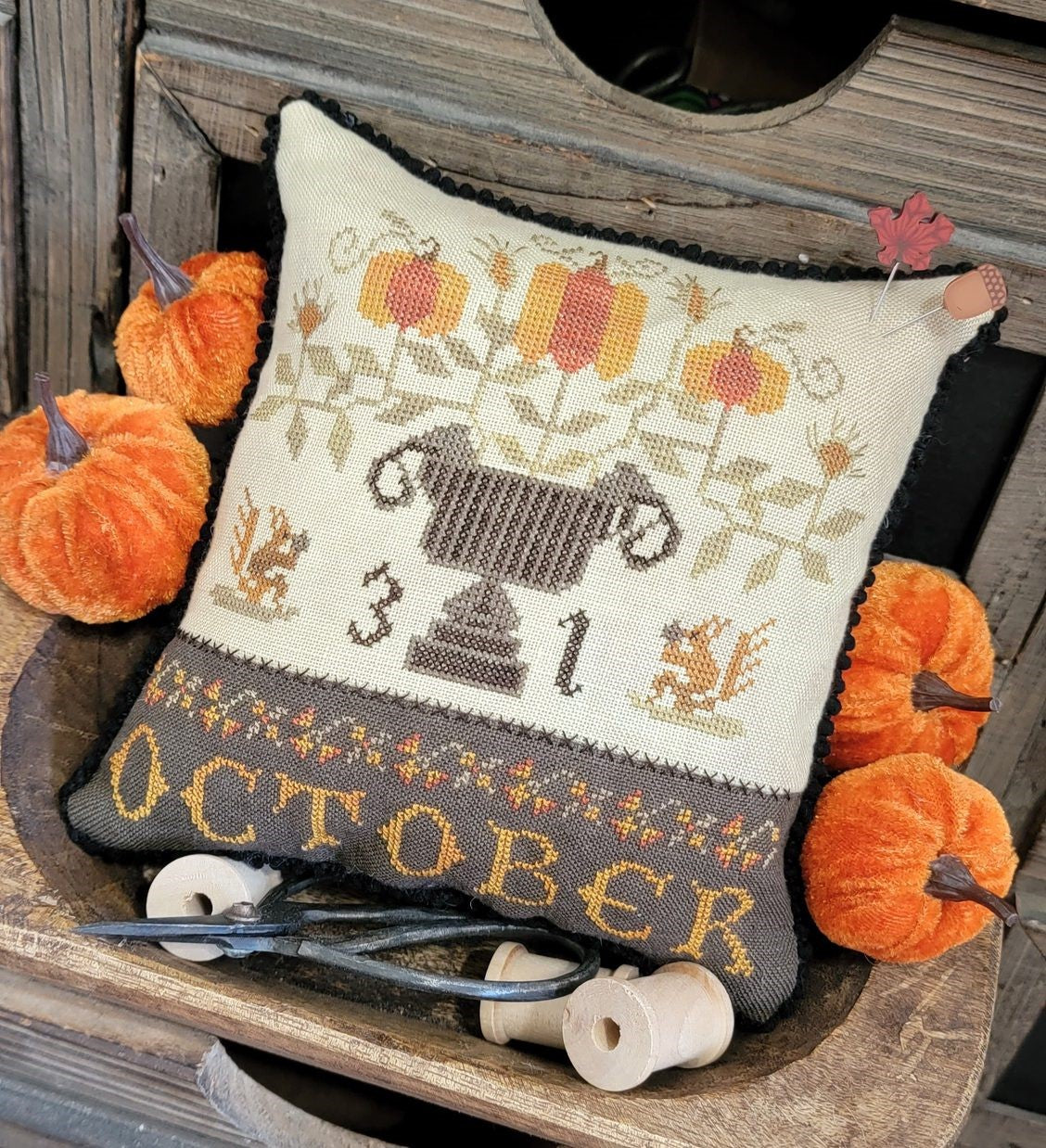 Pumpkin Urn - Cross Stitch Pattern by Quaint Rose Needlearts | A Stitch ...