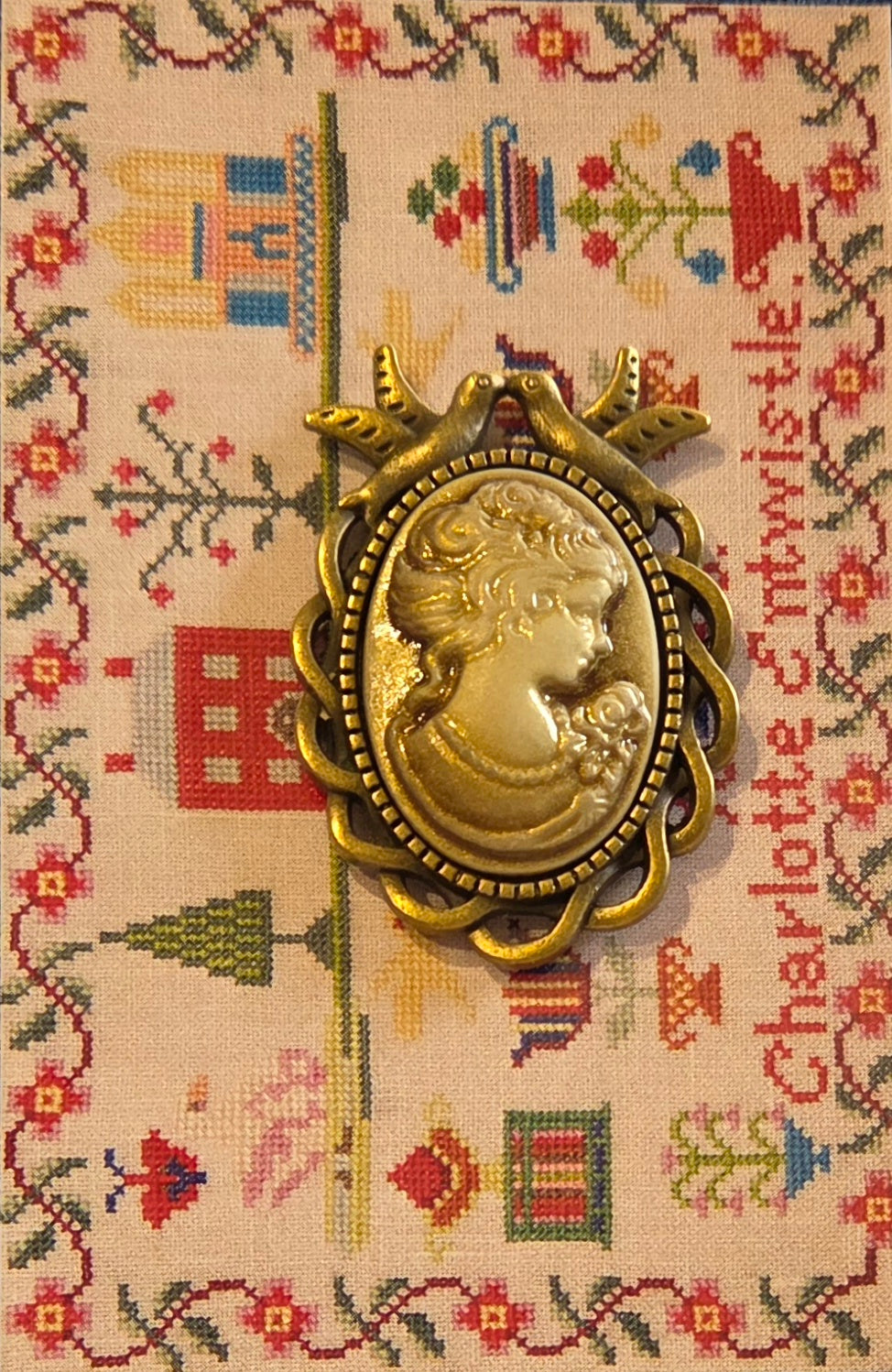 Cameo Needleminder by Minnie McBean