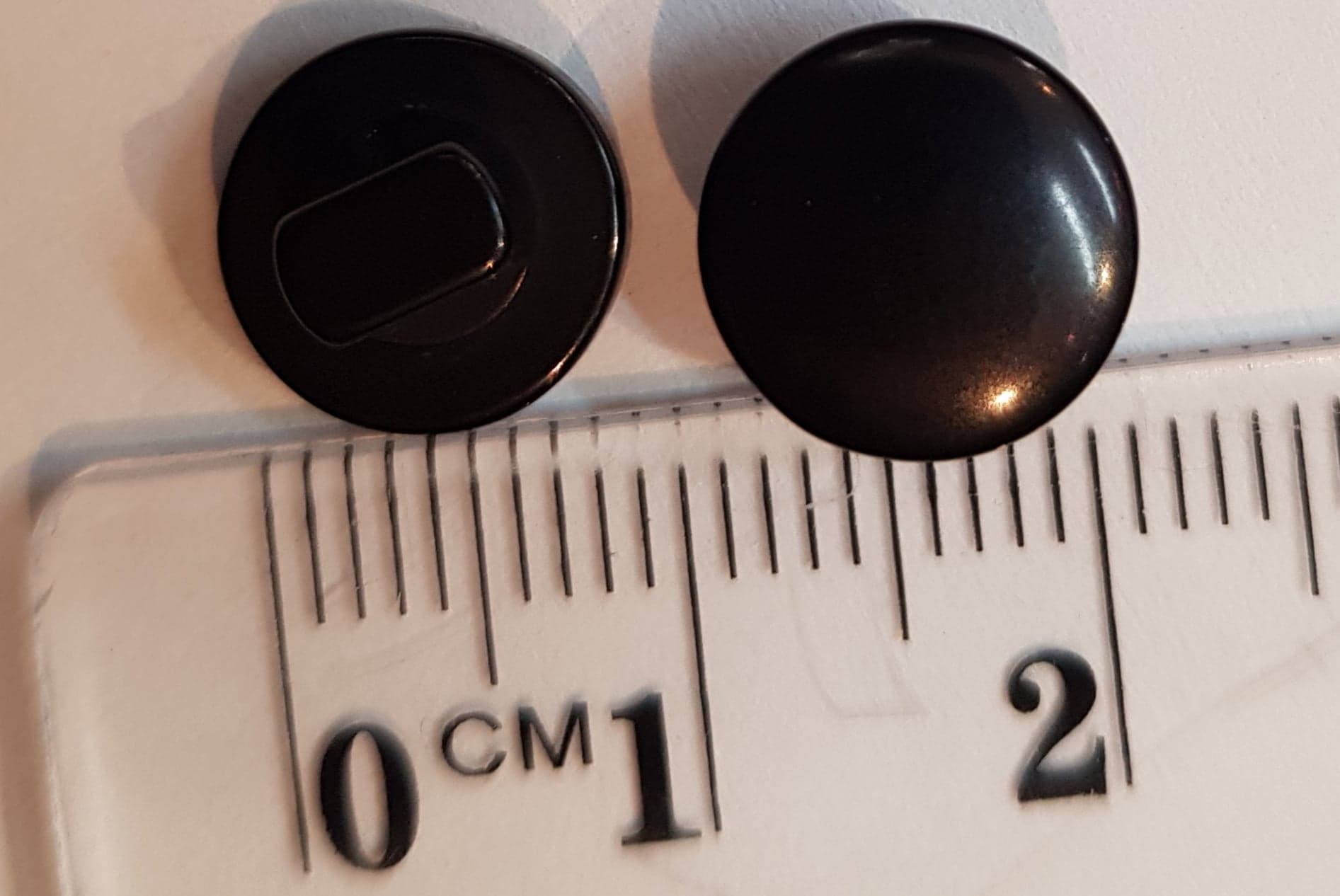 Black Shank 10 mm button