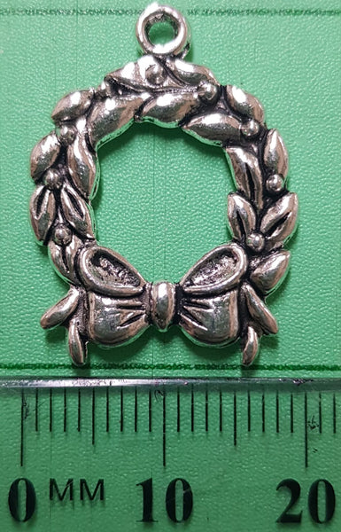 Christmas Wreath Charm 20mm